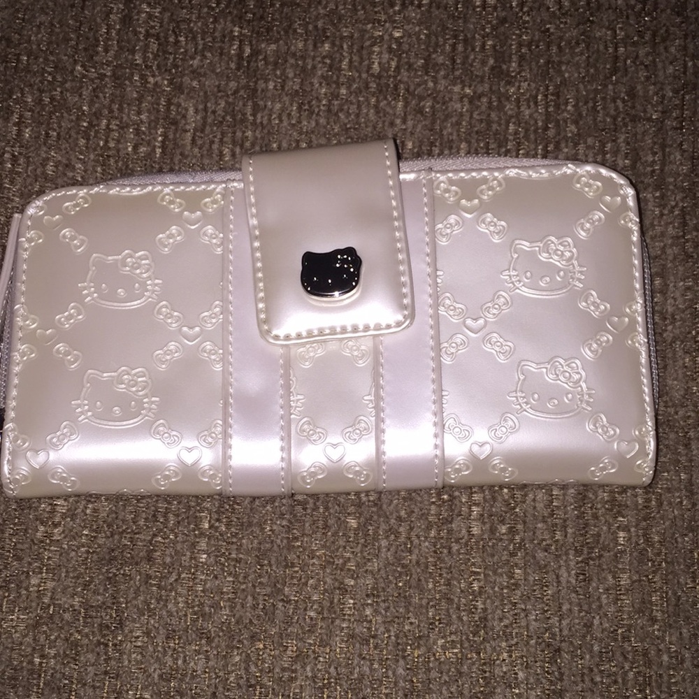 Lounge Fly hello kitty wallet